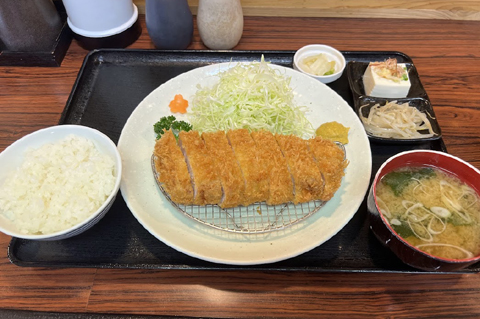 ロースカツ定食(於加乃）