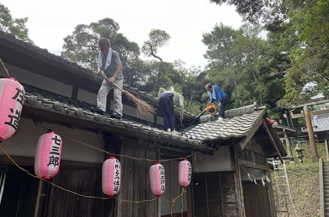 社務所の屋根掃除