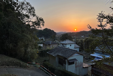 日吉神社社務所前からの夕日